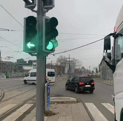 Feu à flèche avec un feu vert